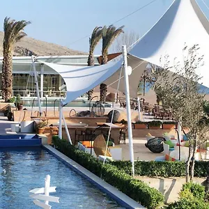 Resort The Crescent, Baky